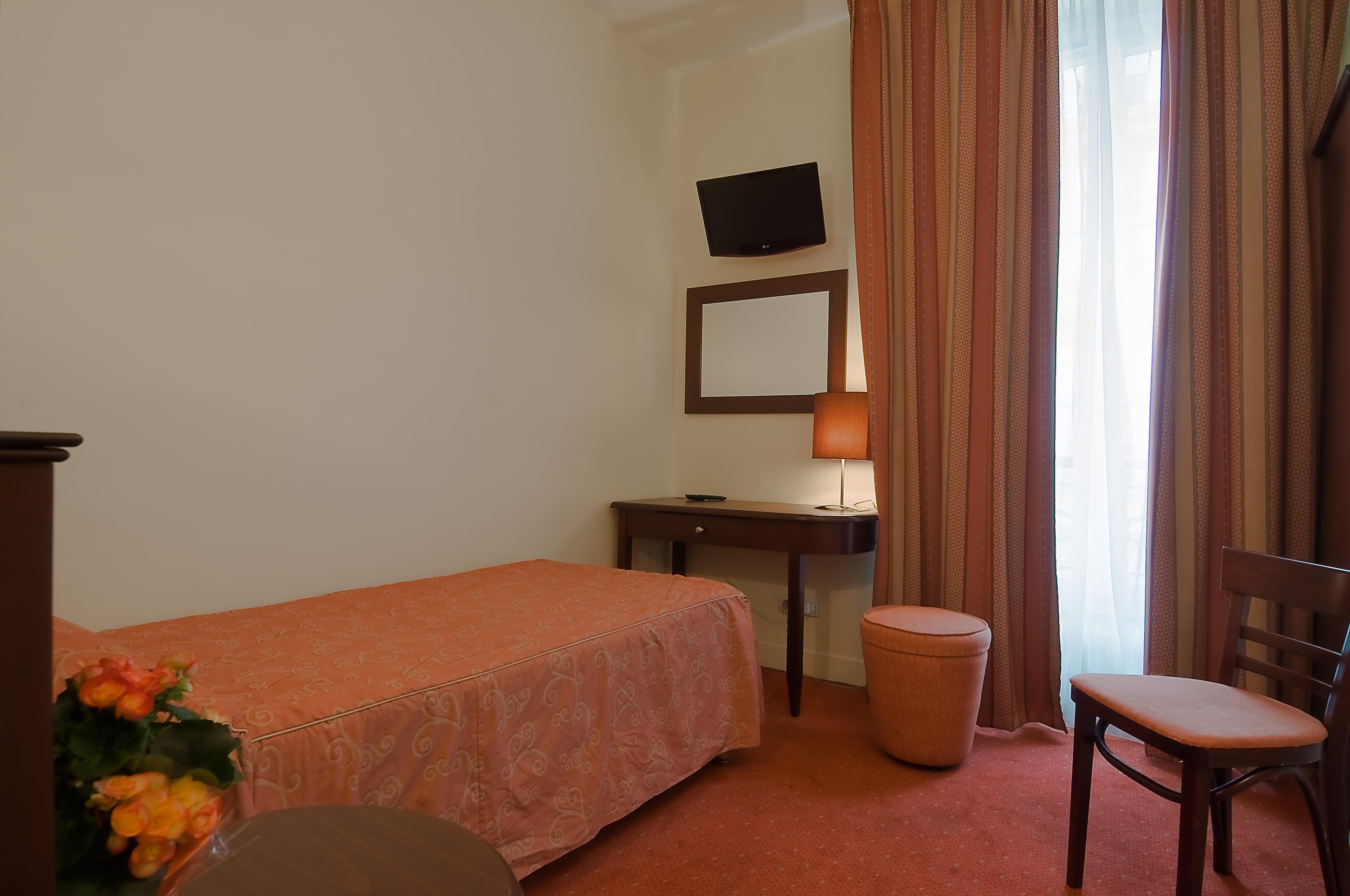 Le Faubourg Opera 2* Parijs